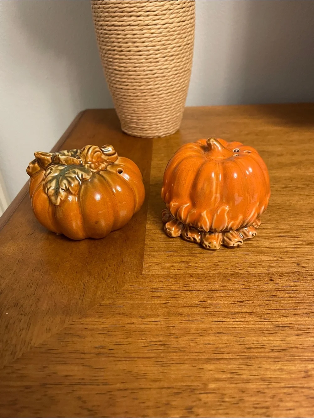 Pumpkins Salt & Pepper Shakers Set FALL AUTUMN HALLOWEEN THANKSGIVING Like New
